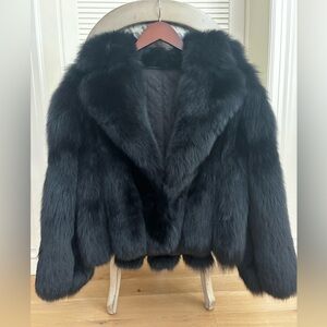 BLACK FOX FUR JACKET WITH VERTICAL PANELS.